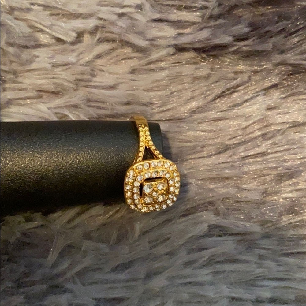 ⭐️HP⭐️Gold tone faux diamond ring size 9 - Picture 2 of 5